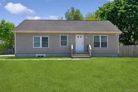 762 Bourdois Avenue Bellport NY 11713