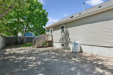 762 Bourdois Avenue Bellport NY 11713