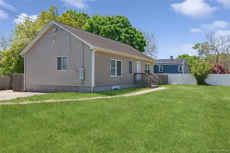 762 Bourdois Avenue Bellport NY 11713