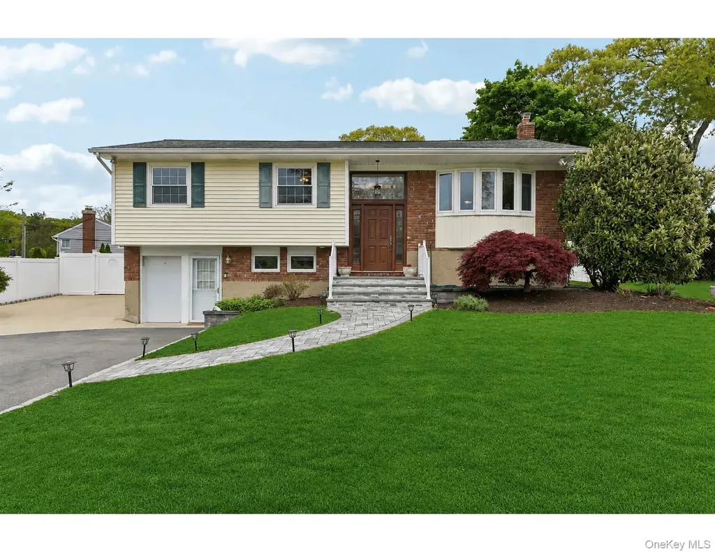 4 Concord Lane Smithtown NY 11787