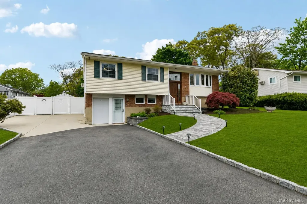 4 Concord Lane Smithtown NY 11787