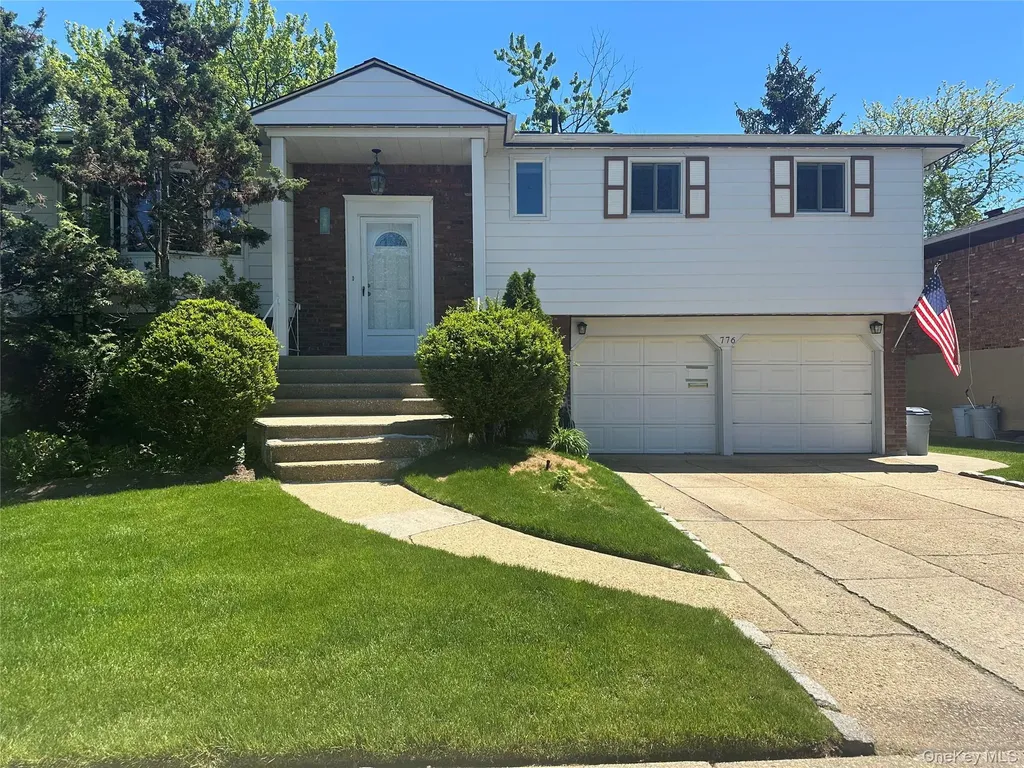 776 Bunker Road North Woodmere NY 11581