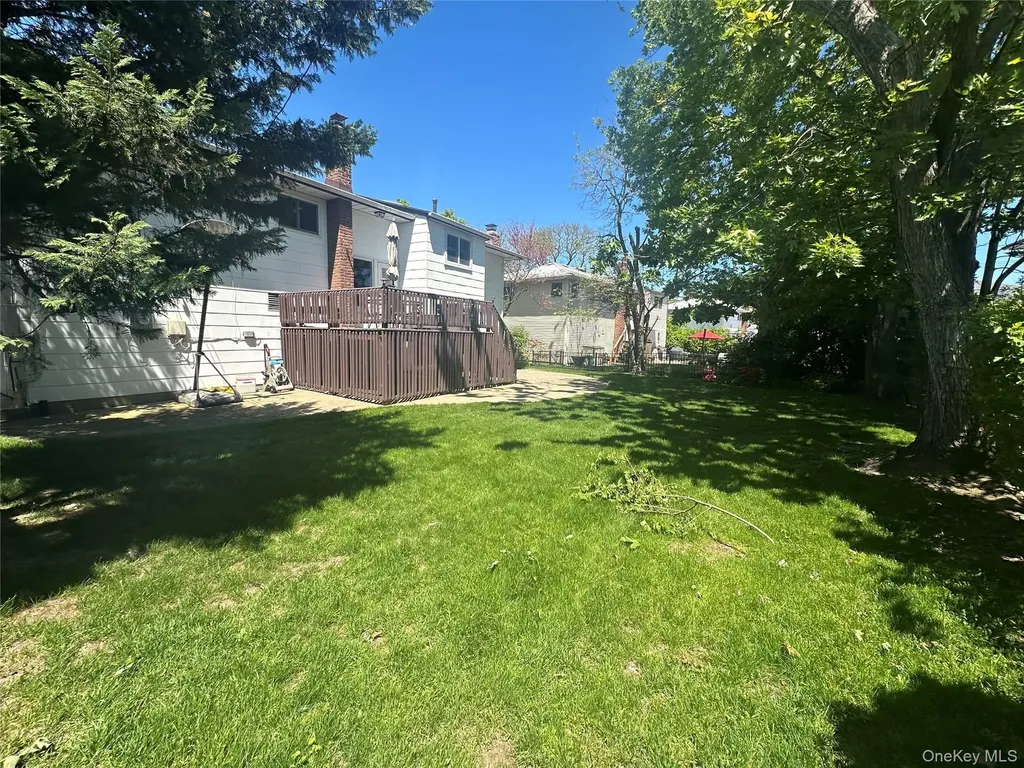 776 Bunker Road North Woodmere NY 11581