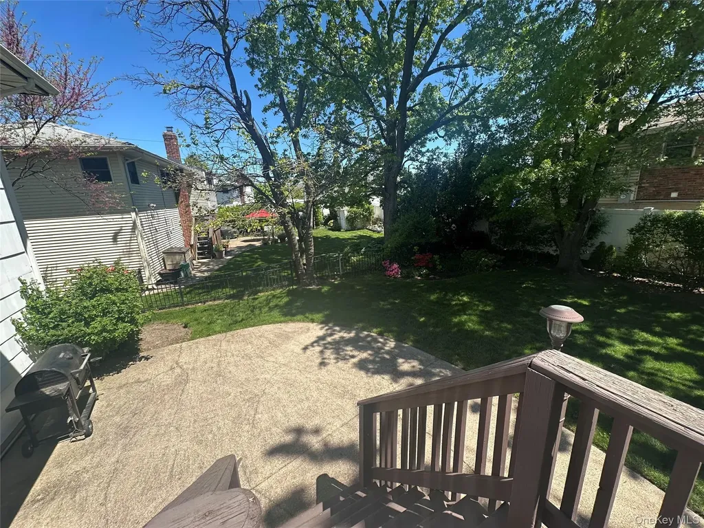 776 Bunker Road North Woodmere NY 11581