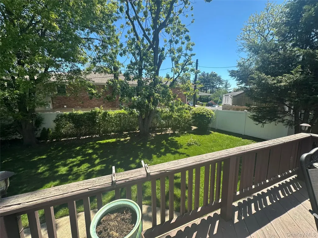 776 Bunker Road North Woodmere NY 11581
