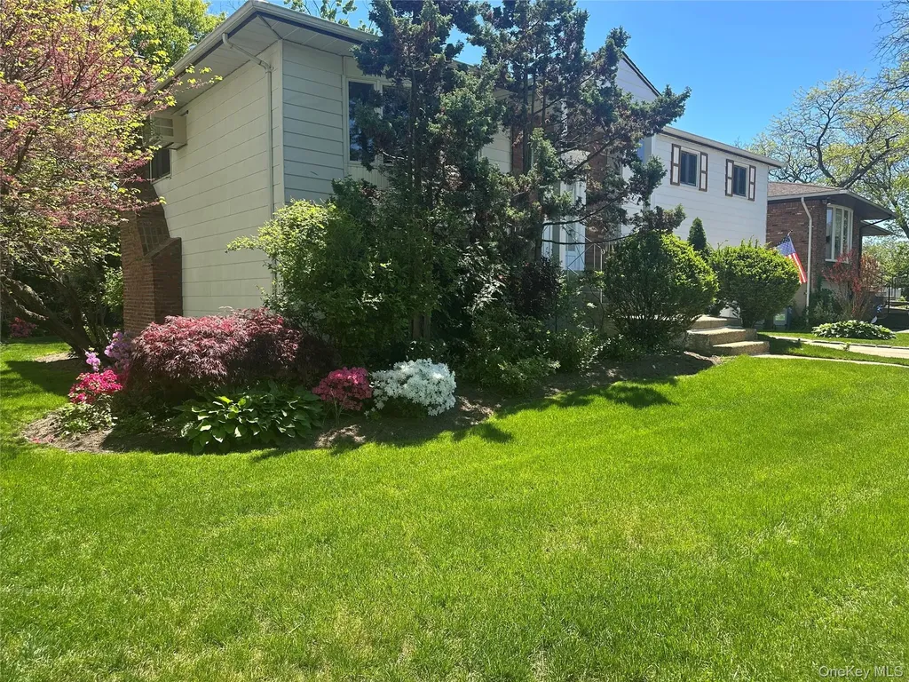 776 Bunker Road North Woodmere NY 11581