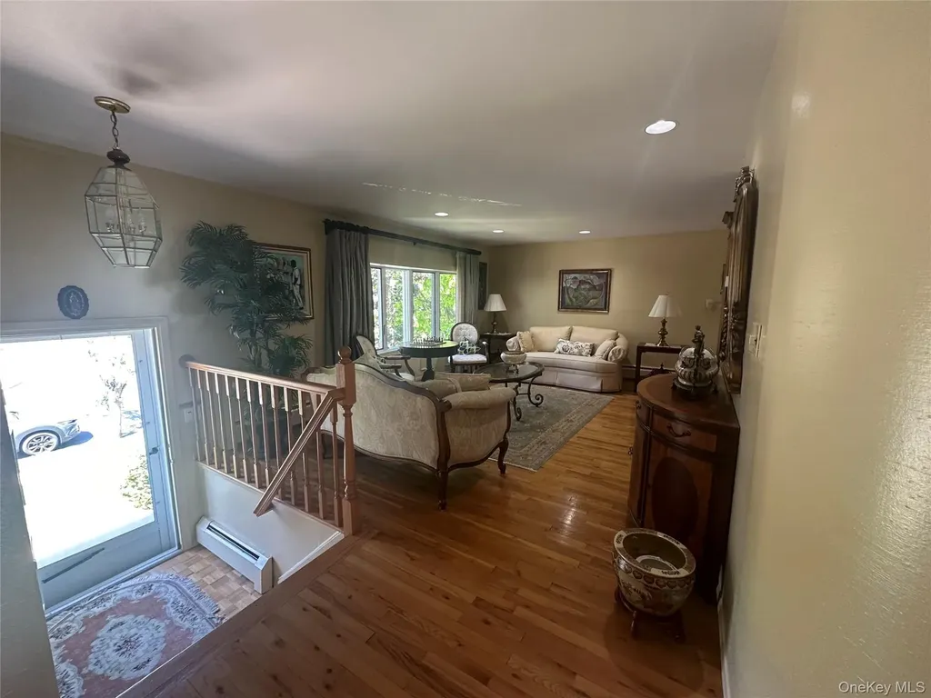 776 Bunker Road North Woodmere NY 11581