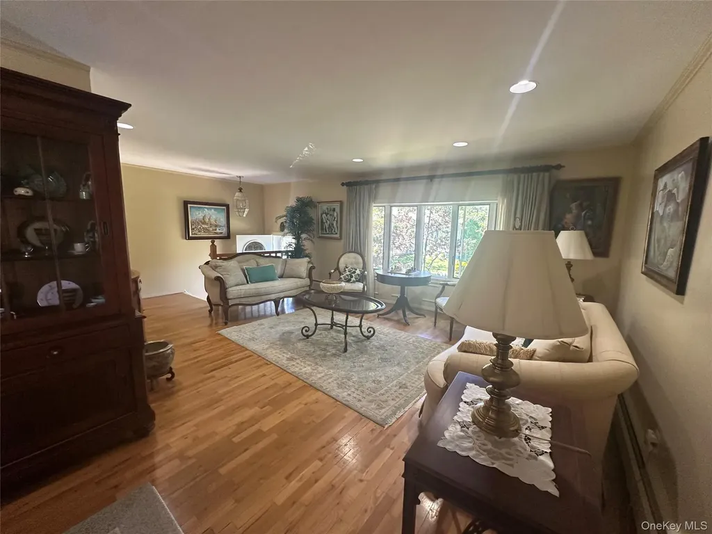 776 Bunker Road North Woodmere NY 11581