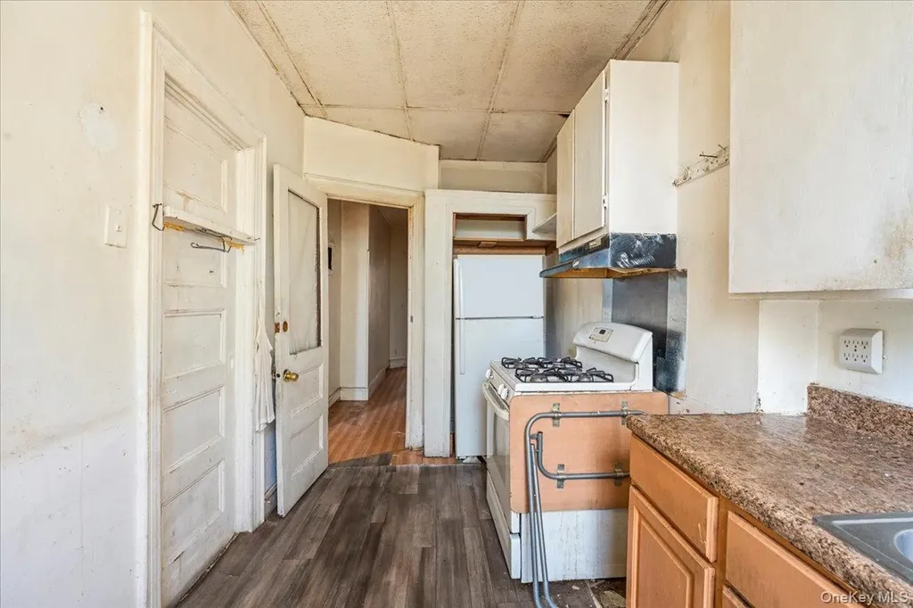 407 Eldert Lane Brooklyn NY 11208