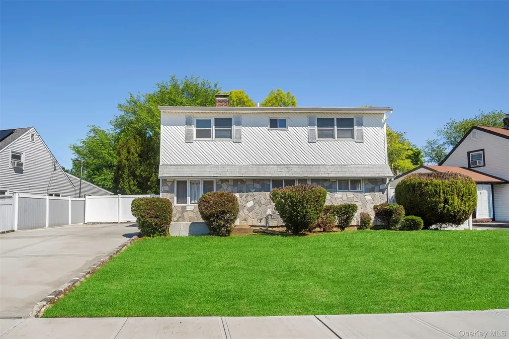 13 Squirrel Lane Levittown NY 11756
