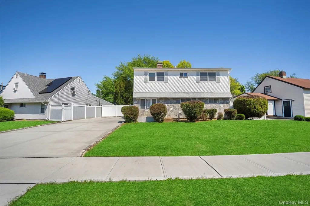13 Squirrel Lane Levittown NY 11756