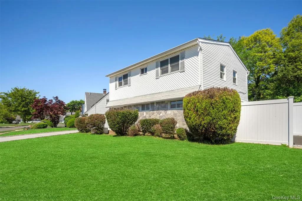 13 Squirrel Lane Levittown NY 11756