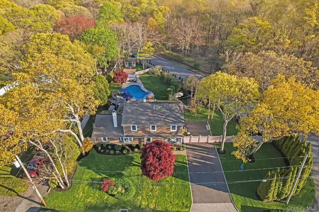2 Pentmoor Drive Mastic NY 11950