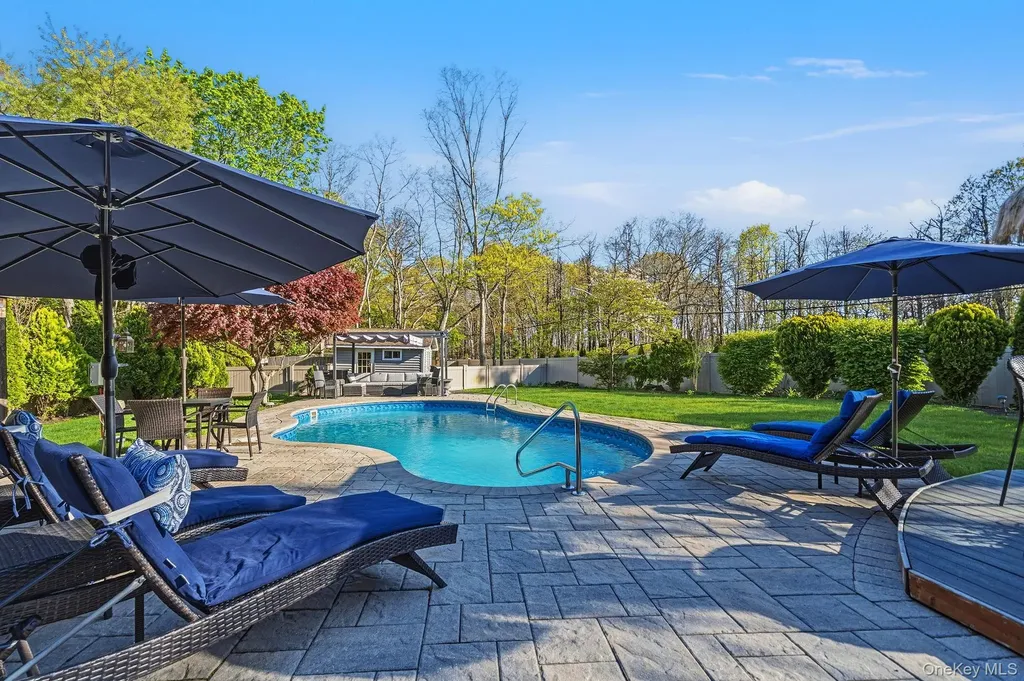 2 Pentmoor Drive Mastic NY 11950