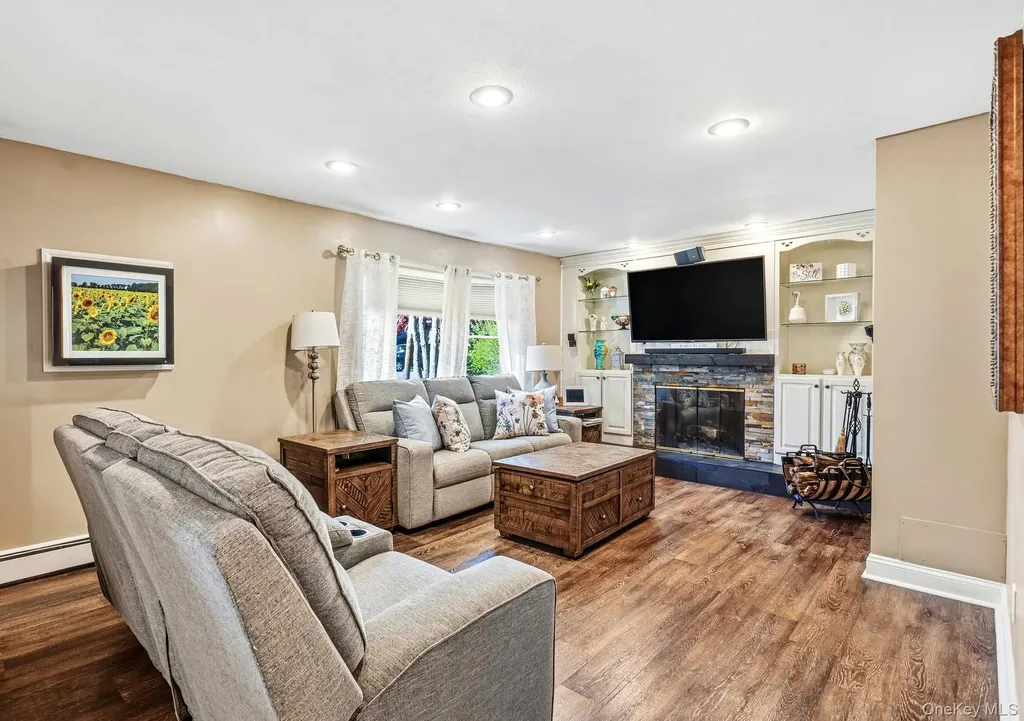 2 Pentmoor Drive Mastic NY 11950