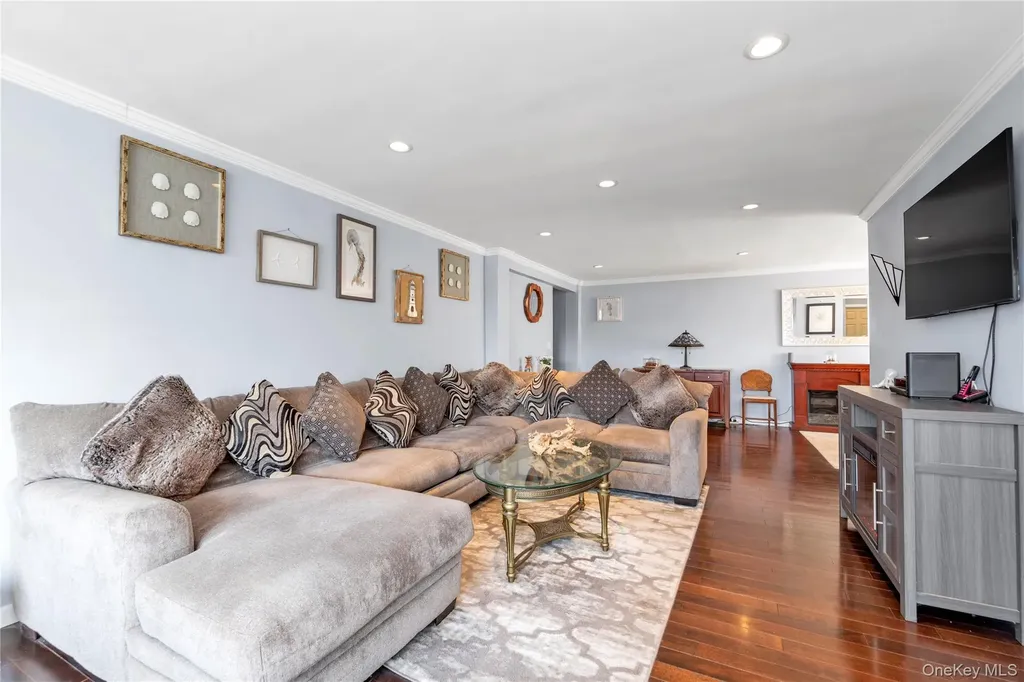 333 E Broadway Long Beach NY 11561