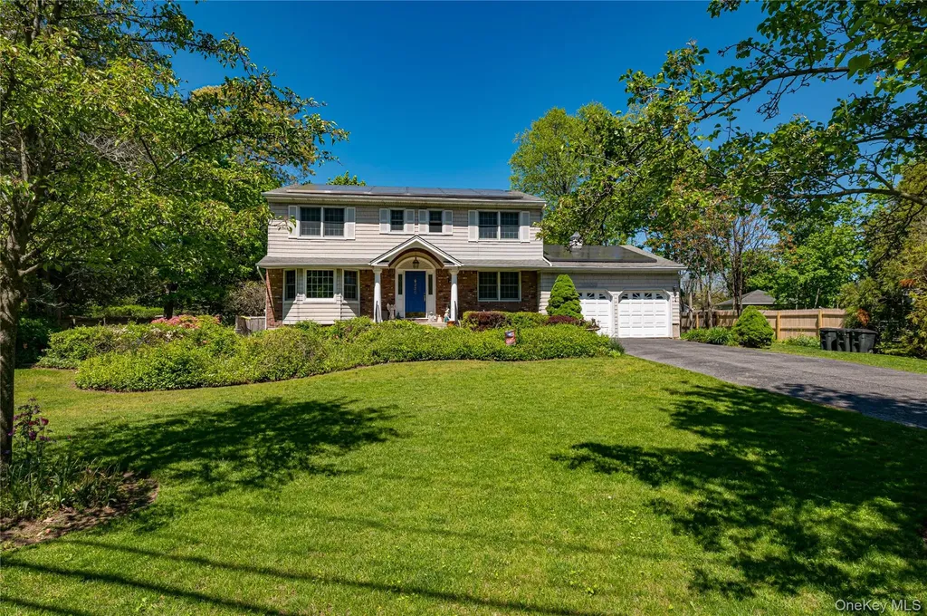 220 Windsor Avenue Brightwaters NY 11718