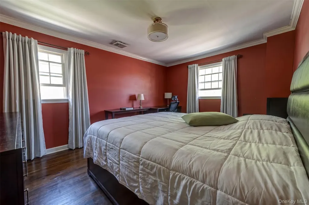220 Windsor Avenue Brightwaters NY 11718
