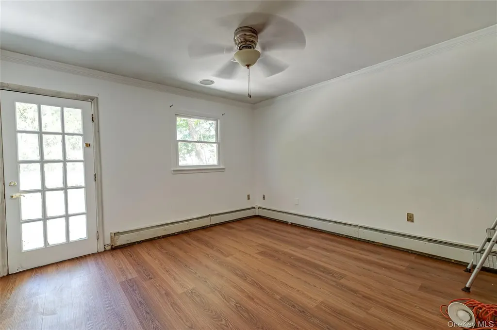 220 Windsor Avenue Brightwaters NY 11718