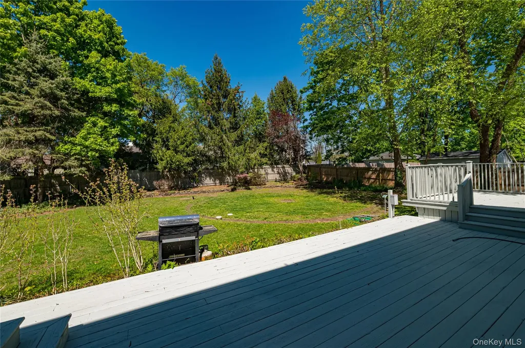 220 Windsor Avenue Brightwaters NY 11718