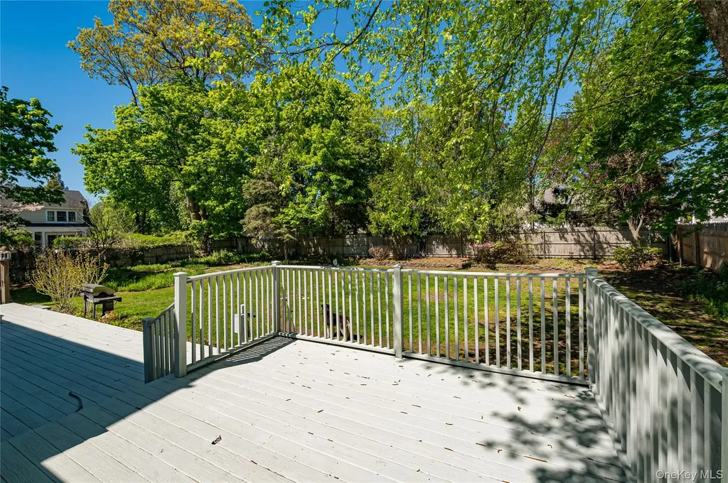 220 Windsor Avenue Brightwaters NY 11718