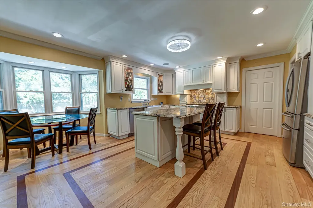 220 Windsor Avenue Brightwaters NY 11718