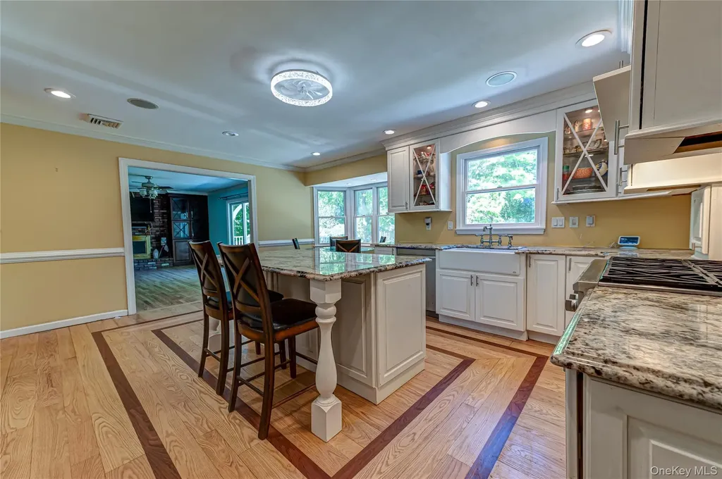 220 Windsor Avenue Brightwaters NY 11718