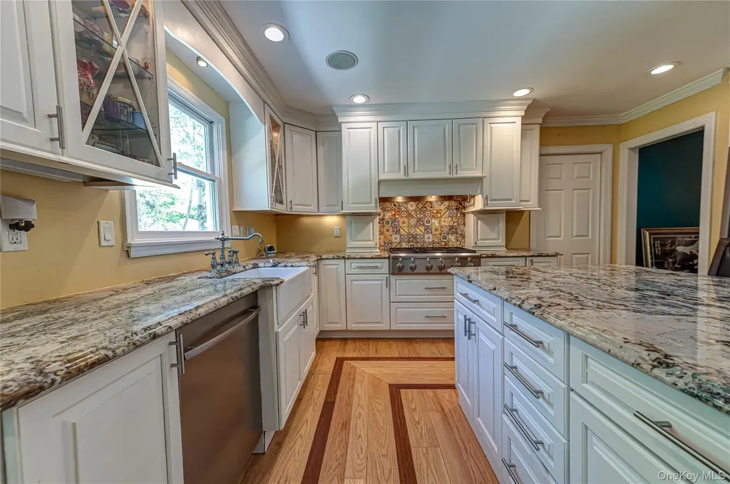 220 Windsor Avenue Brightwaters NY 11718