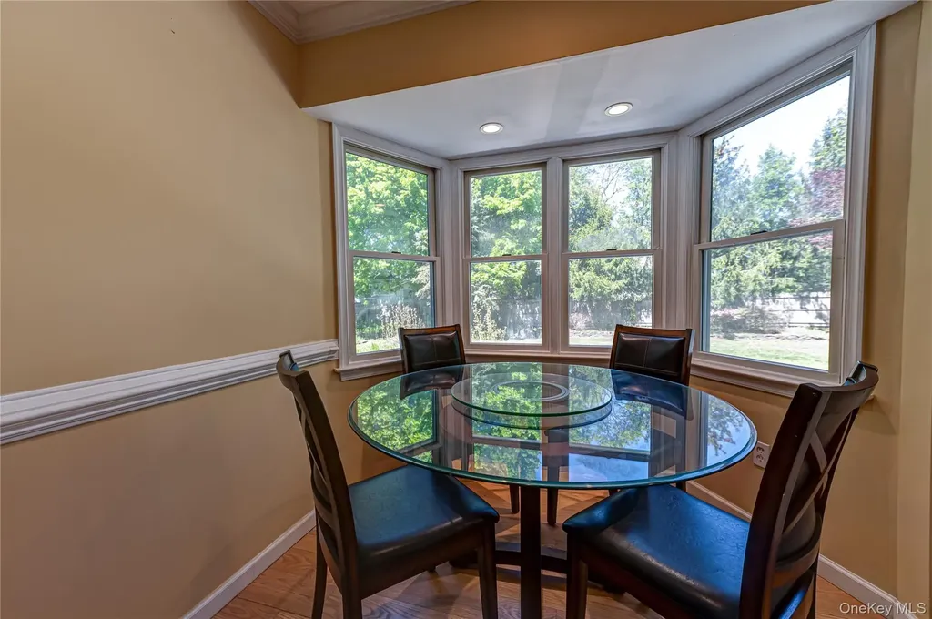 220 Windsor Avenue Brightwaters NY 11718