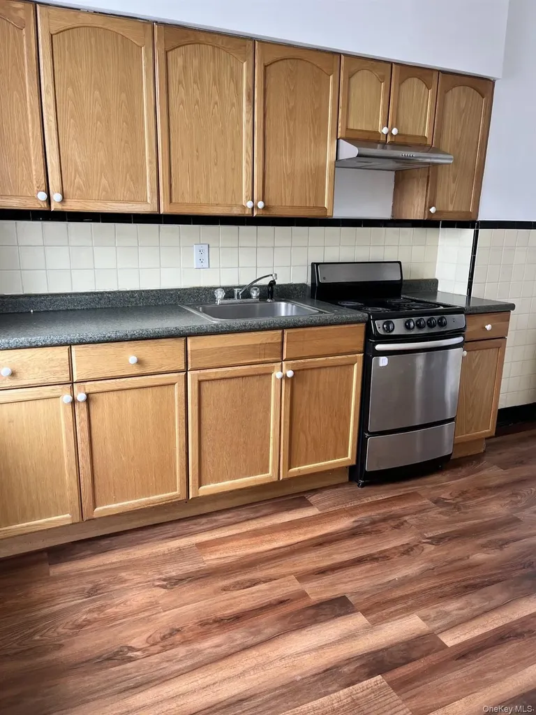 23 Hillside Avenue Williston Park NY 11596