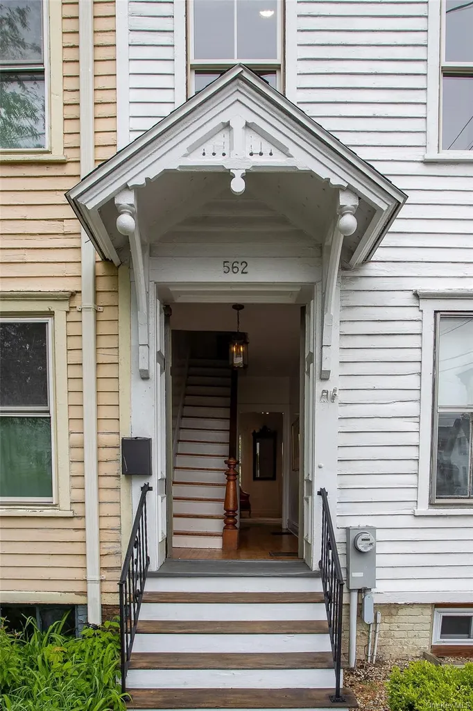 562 State Street Hudson NY 12534