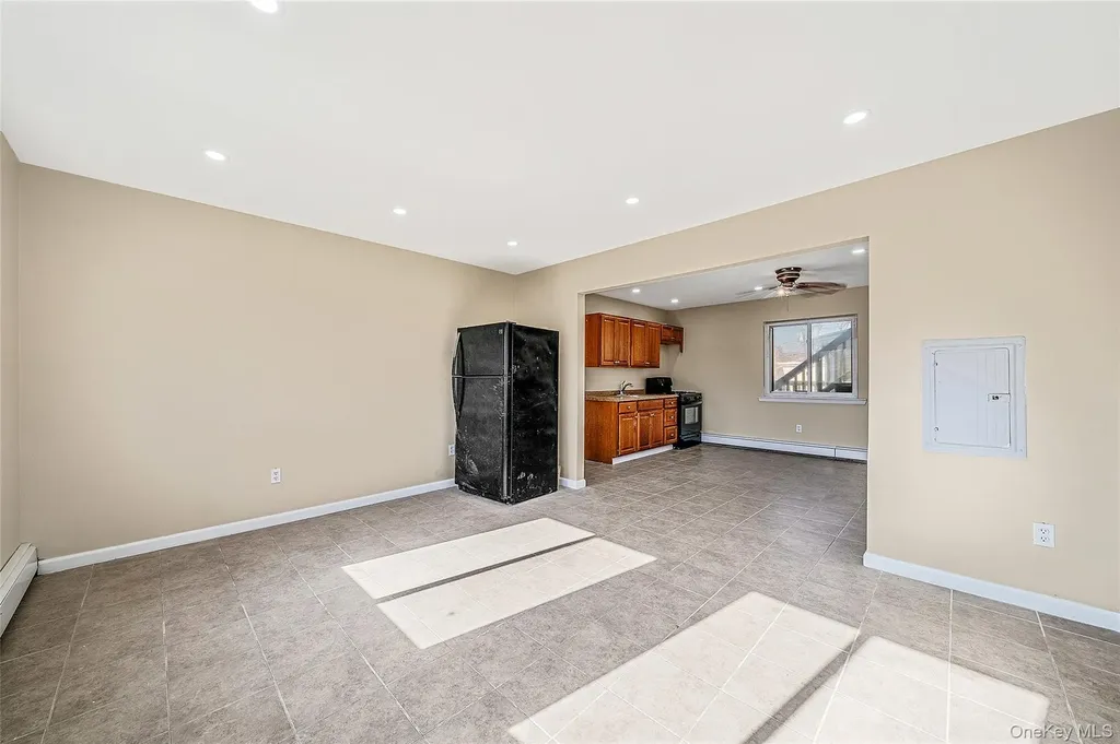 4 Bay Place Lindenhurst NY 11757