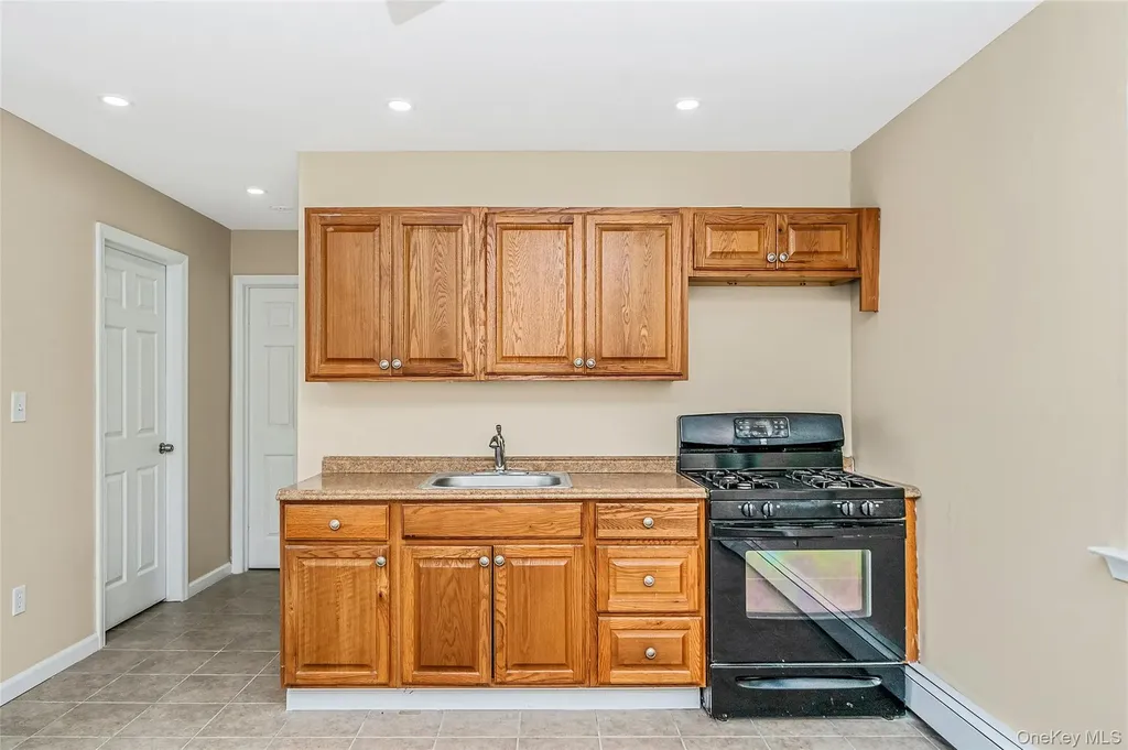 4 Bay Place Lindenhurst NY 11757