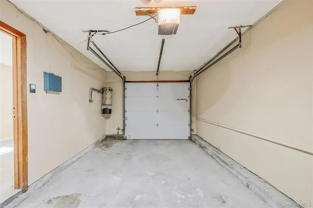 4 Bay Place Lindenhurst NY 11757