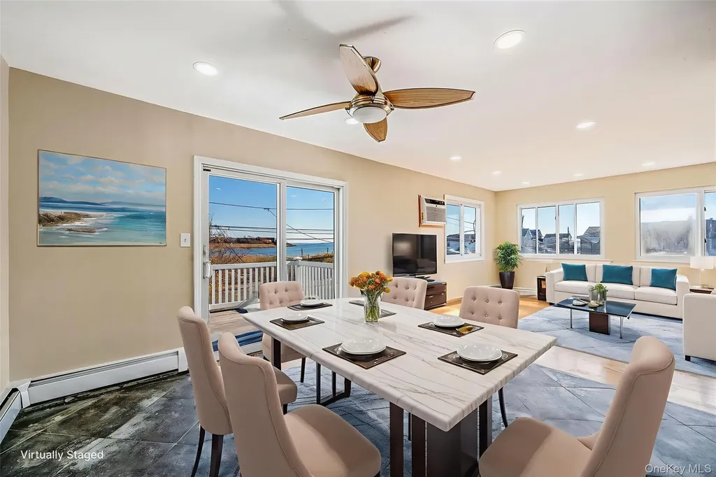 4 Bay Place Lindenhurst NY 11757