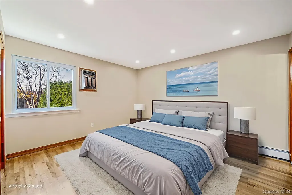 4 Bay Place Lindenhurst NY 11757