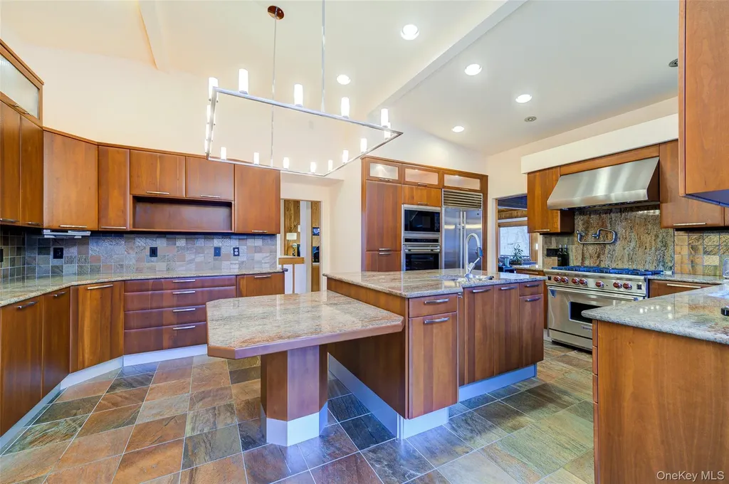 24 Spook Rock Road Suffern NY 10901