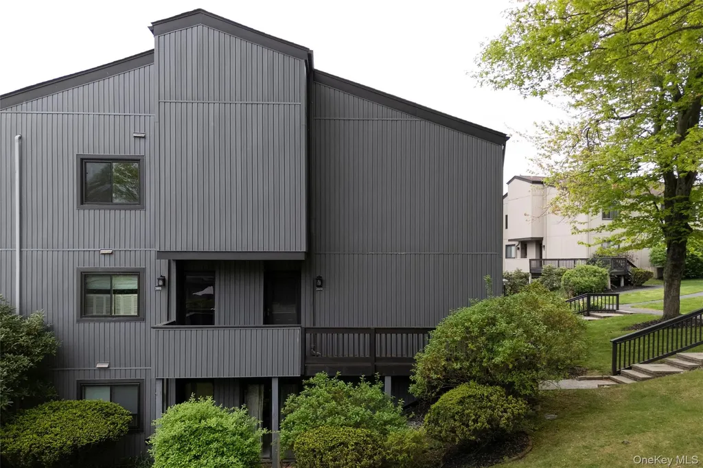 1608 Mulberry Court Poughkeepsie NY 12603