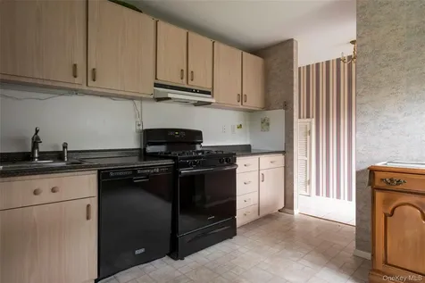 1608 Mulberry Court Poughkeepsie NY 12603