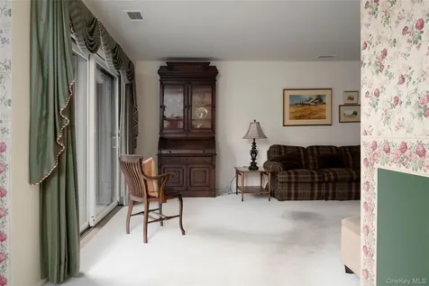 1608 Mulberry Court Poughkeepsie NY 12603
