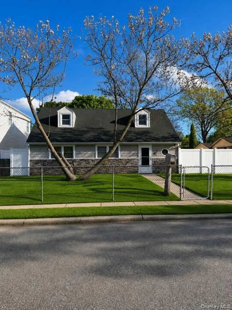 700 Sharon Road Copiague NY 11726