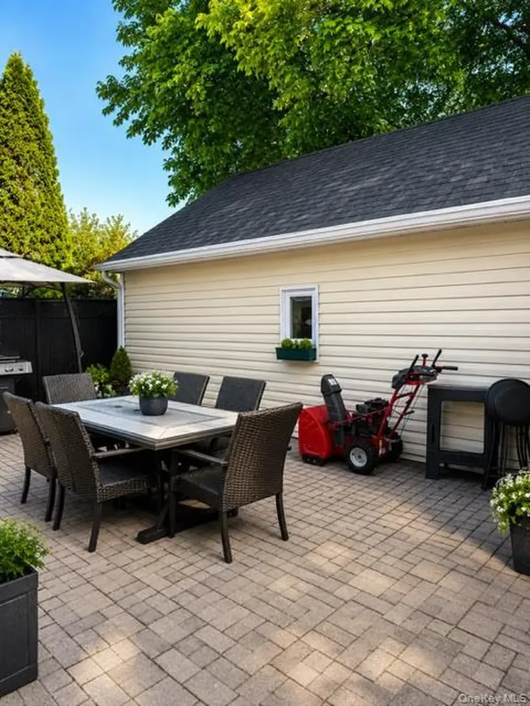 700 Sharon Road Copiague NY 11726