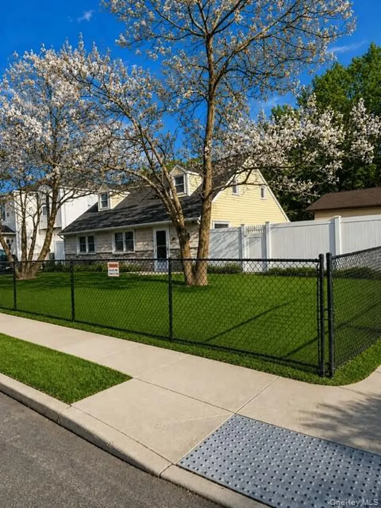 700 Sharon Road Copiague NY 11726
