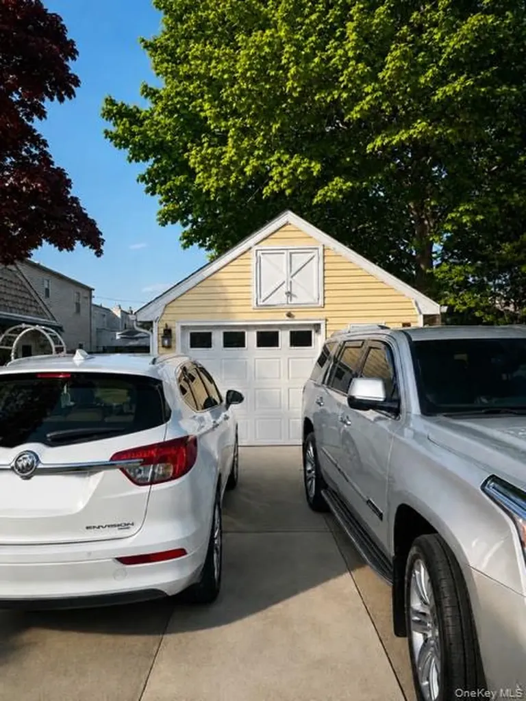 700 Sharon Road Copiague NY 11726