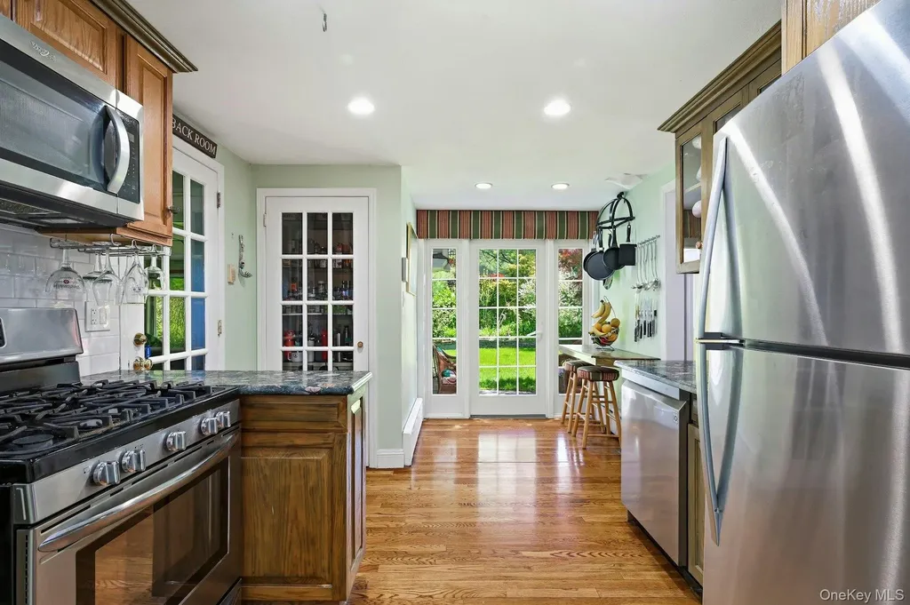2 Ashley Place Glen Head NY 11545