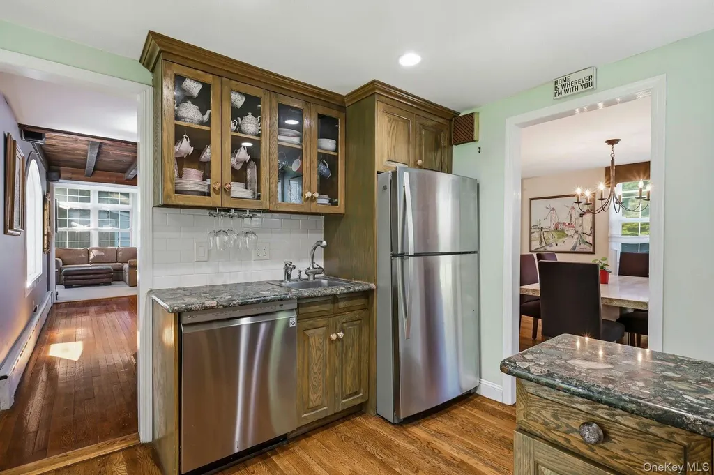 2 Ashley Place Glen Head NY 11545