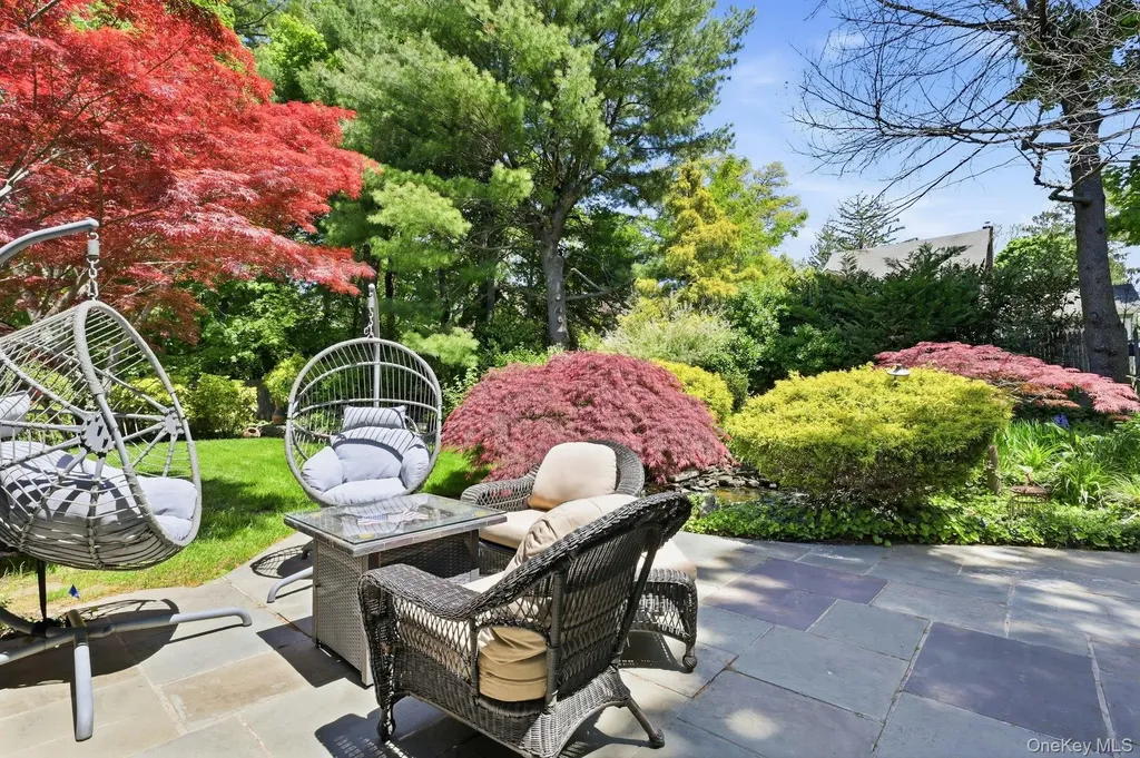2 Ashley Place Glen Head NY 11545