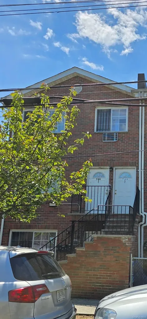 748 E 227th Street Bronx NY 10466