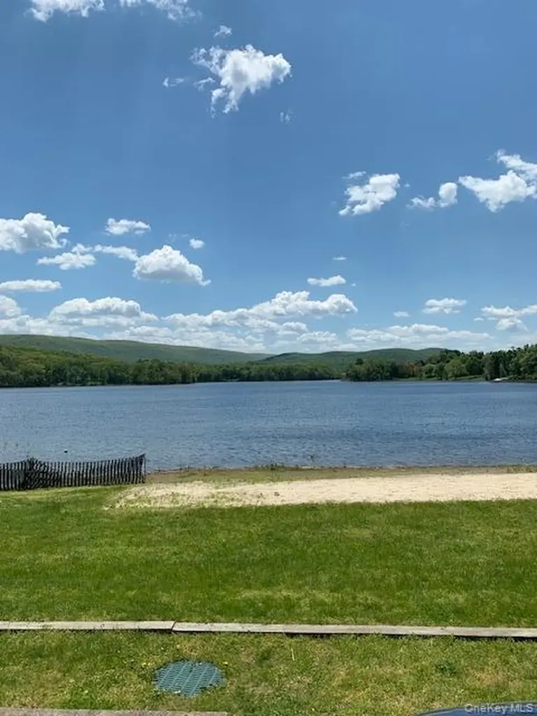 18 Alphonsa Court Salisbury Mills NY 12577