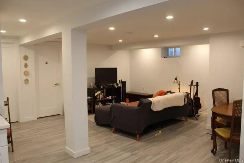226 E Pine Street Long Beach NY 11561